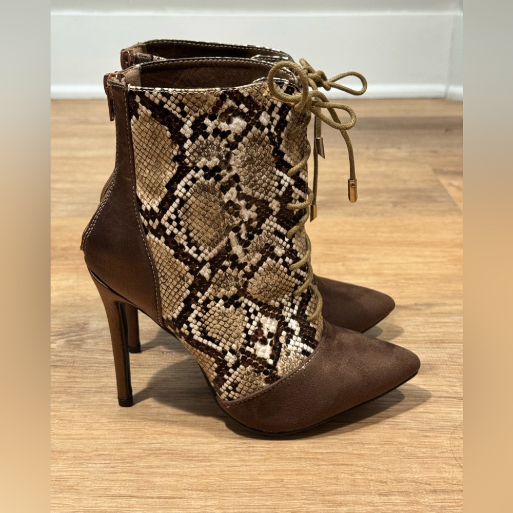 NEW Nasty Gal Snake Print Lace Up Bootie Brown Size 37/4